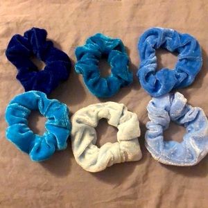 6 Velvet scrunchies